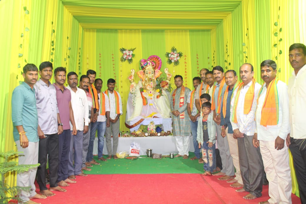 వినాయకుడి పూజలో పాల్గొన్న నాగర్ కర్నూల్ జిల్లా ఎస్పీ శ్రీ.గైక్వాడ్ వైభవ్ రఘునాథ్ IPS