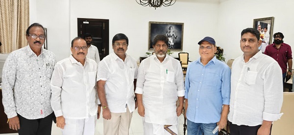 ఉప ముఖ్యమంత్రి శ్రీ  భట్టి విక్రమార్క గారిని కలిసిన..అచ్చంపేట ఎమ్మెల్యే డా చిక్కుడు వంశీకృష్ణ