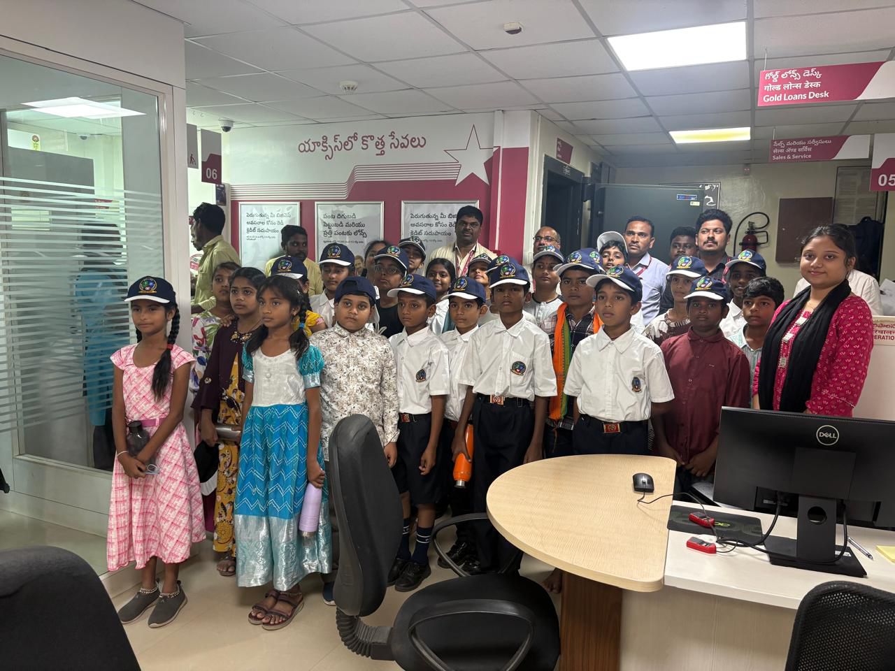 విద్యార్థులకు బ్యాంకింగ్ సేవలపై Axis బ్యాంక్ SPARSH అవగాహన కార్యక్రమం