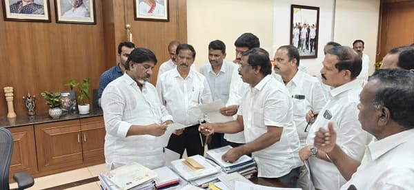 అచ్చంపేట పట్టణ అభివృద్ధి పనుల పై ... రాష్ట్ర ఉపముఖ్యమంత్రి భట్టి విక్రమార్క గారిని కలిసి మ్మెల్