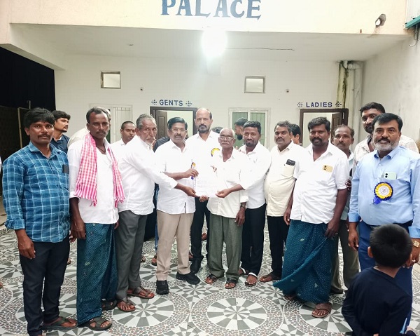 వెల్టర్ గ్రామంలో కల్వర్టు నిర్మించడానికి వినతి పత్రం అందచేసిన గ్రామా రైతులు...