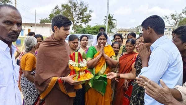 దుర్గామాత అమ్మవారిని దర్శించుకున్న అచ్చంపేట MLA డాక్టర్ వంశీకృష్ణ గారి సతీమణి డాక్టర్ అనురాధ..