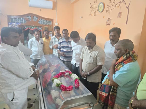 బాధిత కుటుంబాన్ని పరామర్శించిన అచ్చంపేట MLA డాక్టర్ వంశీకృష్ణ.